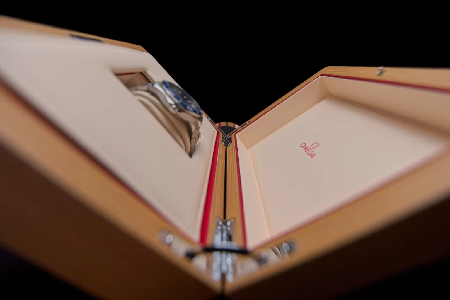 Picture of Omega Seamaster Professional Diver 300M in his elegant wooden box opened in V shape