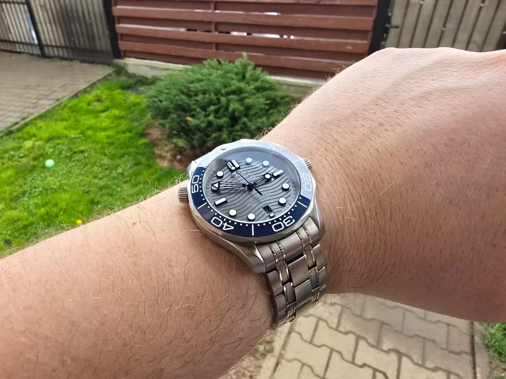 Omega Seamaster profesional 300 poza pe incheietura mainii