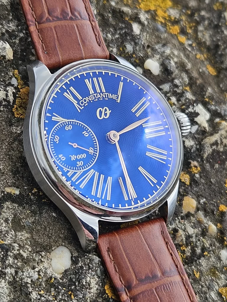 Modelul Genesis cu cadran albastru
