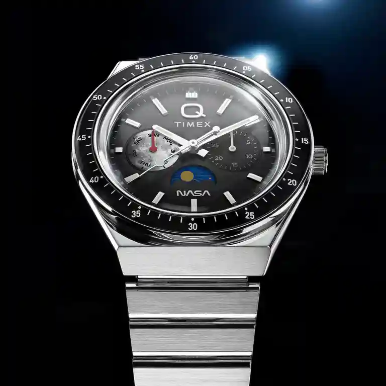 Poza cu cadranul Q TImex NASA