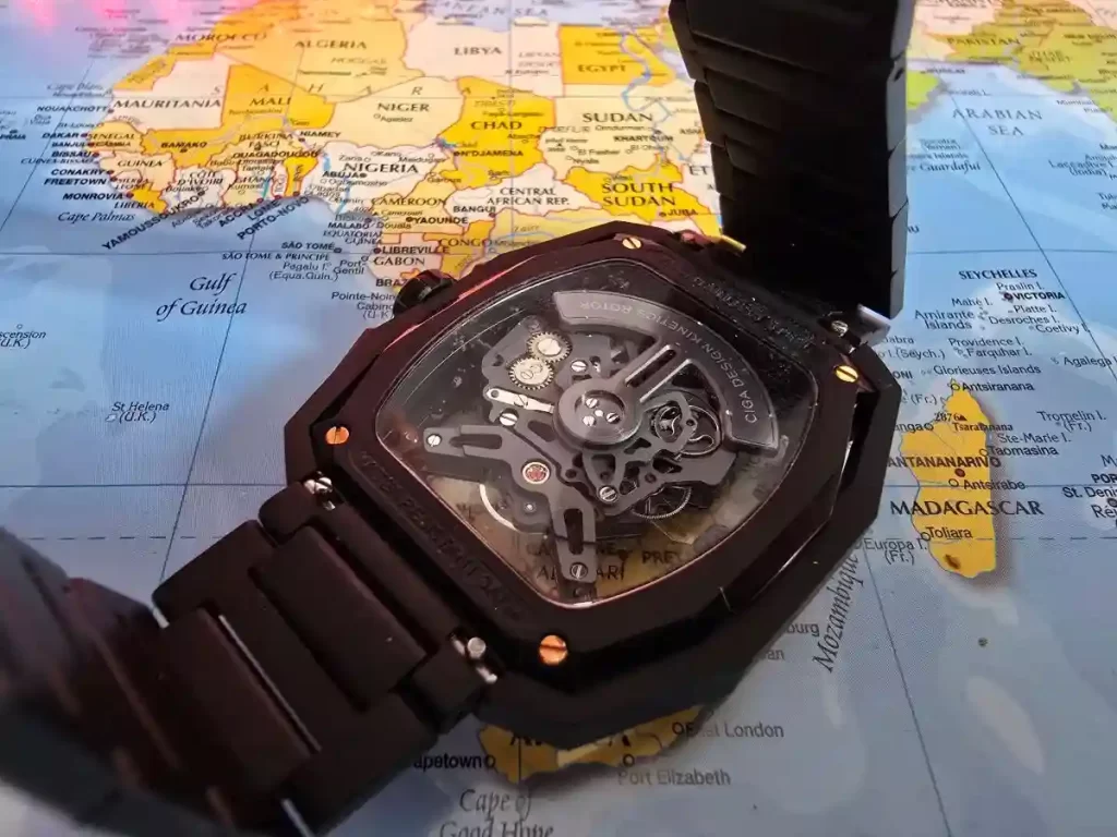 caseback of the hunter